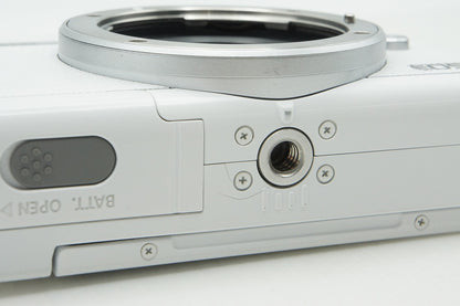 Canon キヤノン EOS M200 レンズキット (EF-M15-45mm F3.5-6.3 IS STM) ミラーレス一眼カメラ ホワイト 260221b