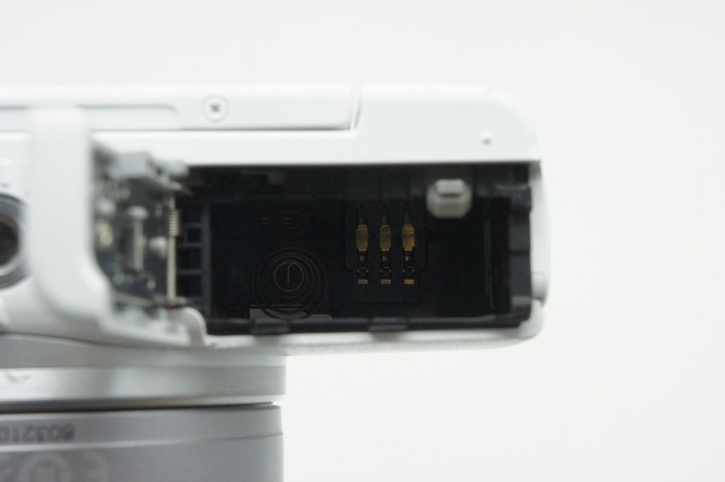 Canon キヤノン EOS M200 レンズキット (EF-M15-45mm F3.5-6.3 IS STM) ミラーレス一眼カメラ ホワイト 260221b