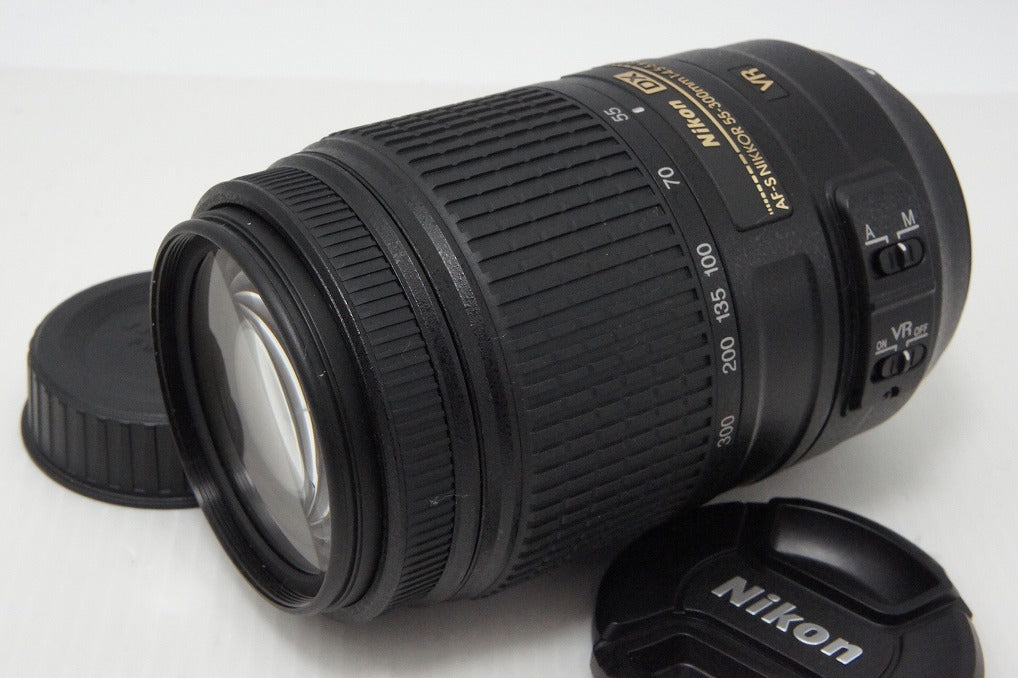 美品 Nikon ニコン AF-S DX NIKKOR 55-300mm F4.5-5.6G ED VR APS-C ズームレンズ フード ポーチ付 260527ag