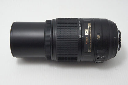 美品 Nikon ニコン AF-S DX NIKKOR 55-300mm F4.5-5.6G ED VR APS-C ズームレンズ フード ポーチ付 260527ag