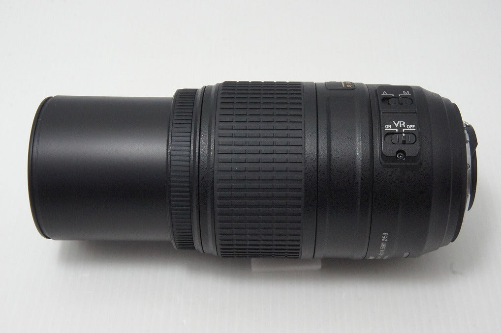 美品 Nikon ニコン AF-S DX NIKKOR 55-300mm F4.5-5.6G ED VR APS-C ズームレンズ フード ポーチ付 260527ag