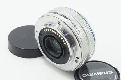 美品 OLYMPUS オリンパス M.ZUIKO DIGITAL 17mm F2.8 パンケーキレンズ マイクロフォーサーズ シルバー 260904h