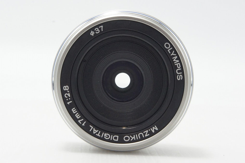 美品 OLYMPUS オリンパス M.ZUIKO DIGITAL 17mm F2.8 パンケーキレンズ マイクロフォーサーズ シルバー 260904h