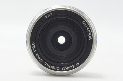 美品 OLYMPUS オリンパス M.ZUIKO DIGITAL 17mm F2.8 パンケーキレンズ マイクロフォーサーズ シルバー 260904h