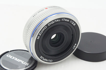 美品 OLYMPUS オリンパス M.ZUIKO DIGITAL 17mm F2.8 パンケーキレンズ マイクロフォーサーズ シルバー 260904h