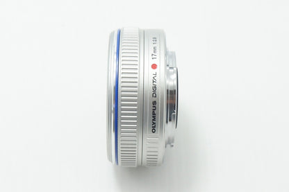 美品 OLYMPUS オリンパス M.ZUIKO DIGITAL 17mm F2.8 パンケーキレンズ マイクロフォーサーズ シルバー 260904h