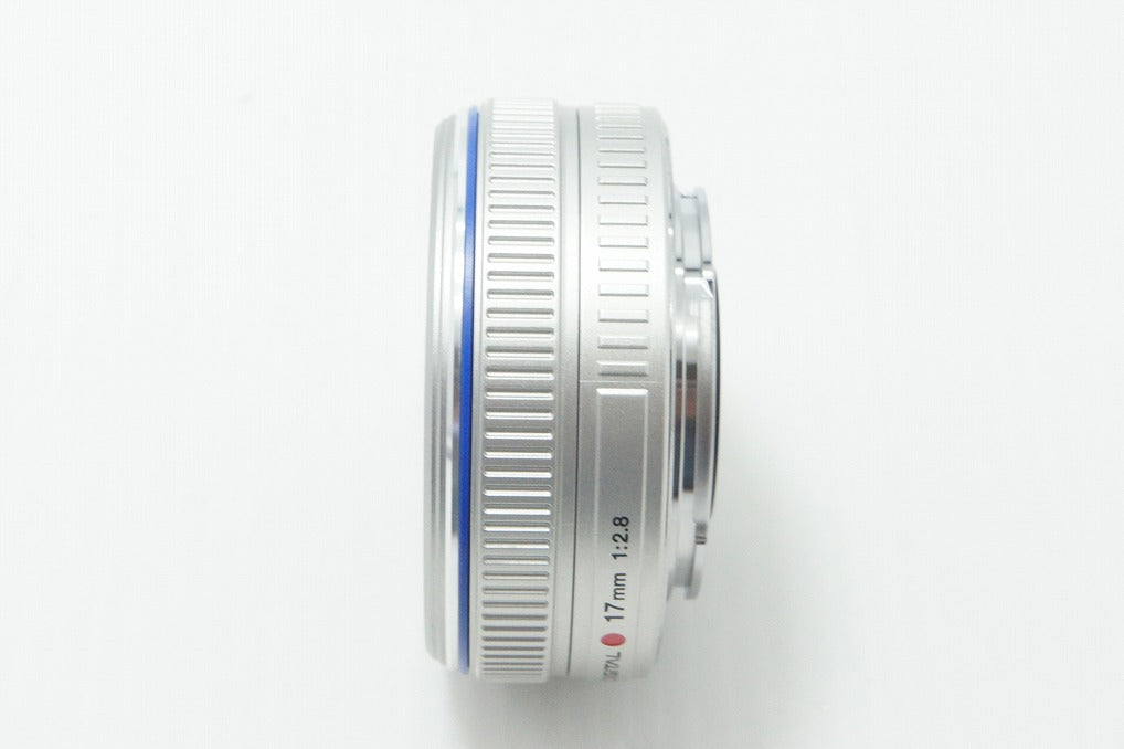 美品 OLYMPUS オリンパス M.ZUIKO DIGITAL 17mm F2.8 パンケーキレンズ マイクロフォーサーズ シルバー 260904h