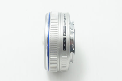 美品 OLYMPUS オリンパス M.ZUIKO DIGITAL 17mm F2.8 パンケーキレンズ マイクロフォーサーズ シルバー 260904h