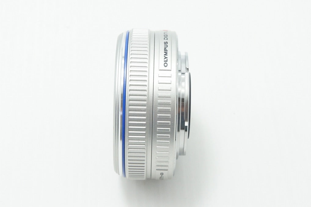 美品 OLYMPUS オリンパス M.ZUIKO DIGITAL 17mm F2.8 パンケーキレンズ マイクロフォーサーズ シルバー 260904h