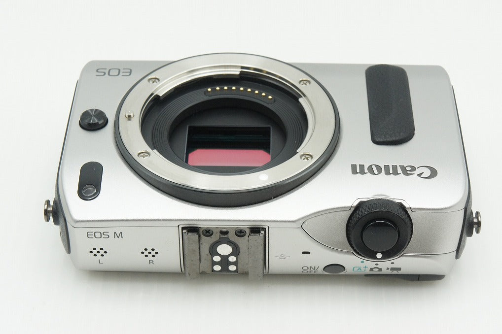 美品 Canon キヤノン EOS M ボディ ミラーレス一眼カメラ シルバー 260220d