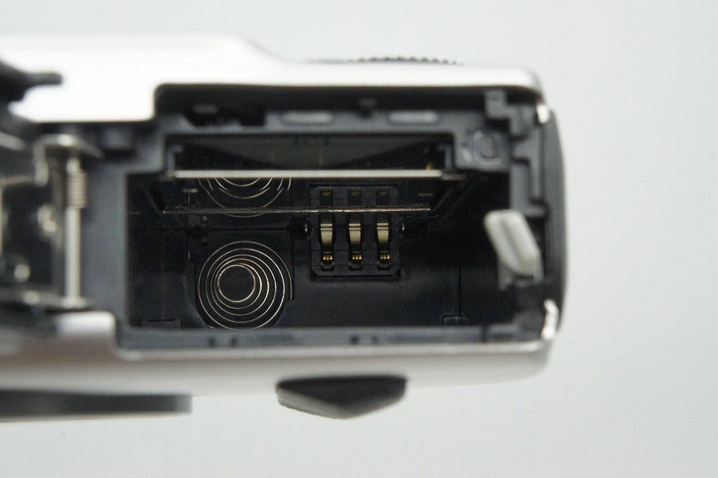 美品 Canon キヤノン EOS M ボディ ミラーレス一眼カメラ シルバー 260220d