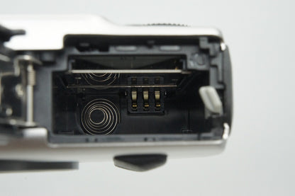 美品 Canon キヤノン EOS M ボディ ミラーレス一眼カメラ シルバー 260220d