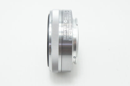 美品 SONY ソニー E 16mm F2.8 SEL16F28 シルバー Ｅマウント APS-C 単焦点レンズ 260527bd