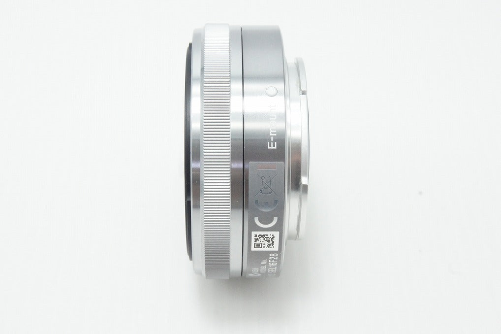 美品 SONY ソニー E 16mm F2.8 SEL16F28 シルバー Ｅマウント APS-C 単焦点レンズ 260527bd