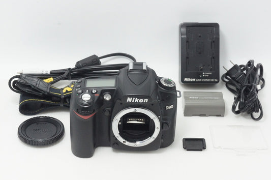 美品 Nikon ニコン D90 ボディ デジタル一眼レフカメラ 260907a