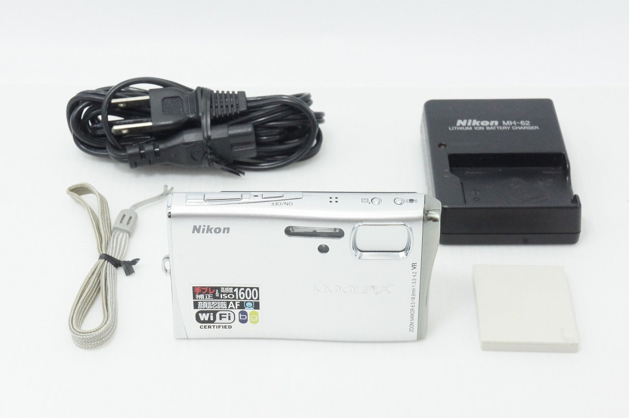Good condition Nikon COOLPIX S50c Compact Digital Camera Gloss Silver 260525l