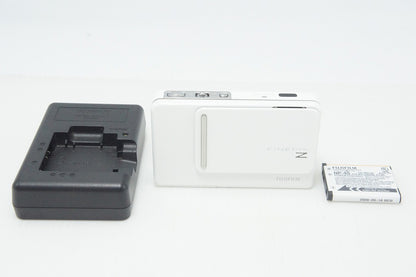 良品 FUJIFILM 富士フイルム FinePix Z300 コンパクトデジタルカメラ ホワイト 260910d