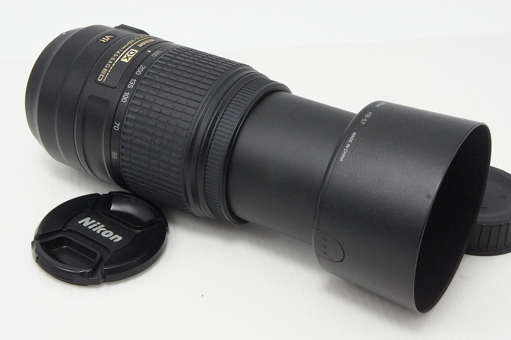 美品 Nikon ニコン AF-S DX NIKKOR 55-300mm F4.5-5.6G ED VR APS-C ズームレンズ フード ポーチ付 260603af