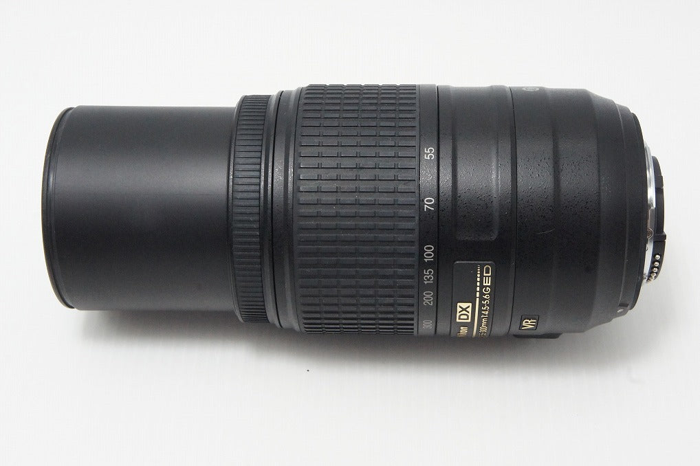 美品 Nikon ニコン AF-S DX NIKKOR 55-300mm F4.5-5.6G ED VR APS-C ズームレンズ フード ポーチ付 260603af