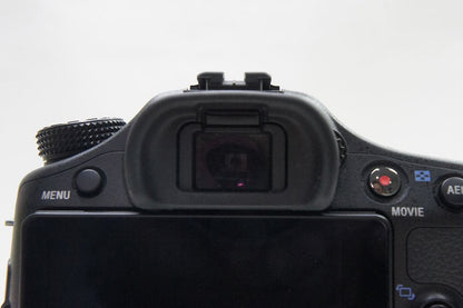 良品 SONY ソニー α65 ボディ + DT 18-55mm レンズキット SLT-A65VK デジタル一眼カメラ 250608g