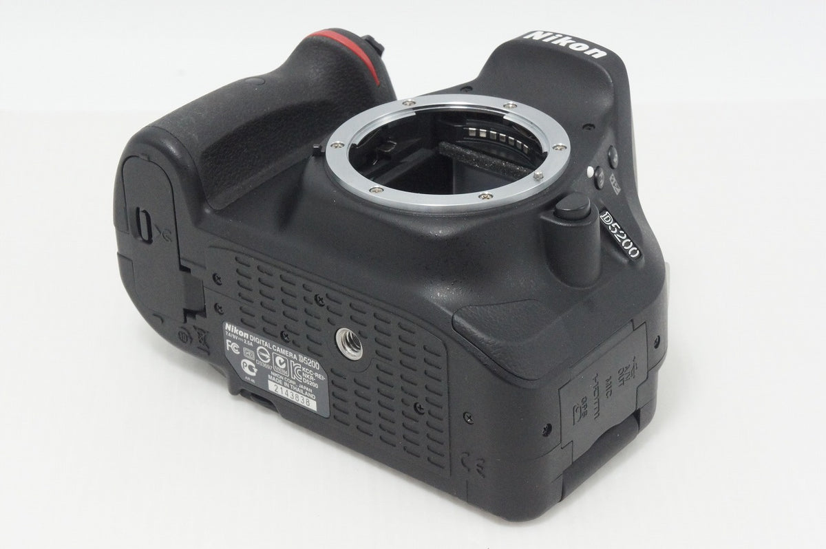 美品 Nikon ニコン D5200 ボディ + AF-S DX 18-55mm VR レンズキット デジタル一眼レフカメラ 260915g