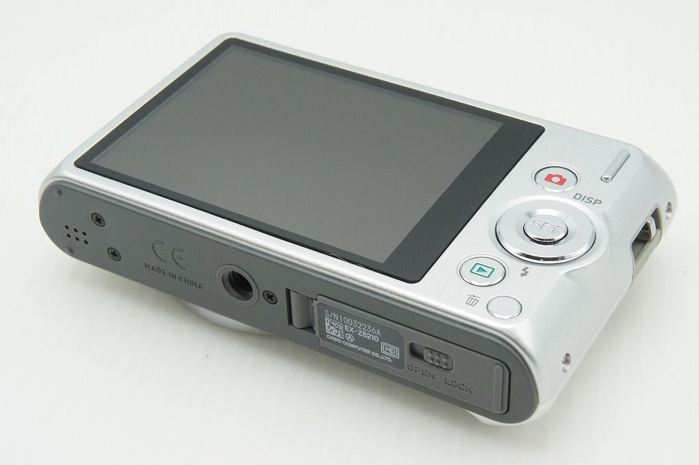 美品 CASIO カシオ EXILIM EX-ZS210 コンパクトデジタルカメラ シルバー 元箱付 260227h