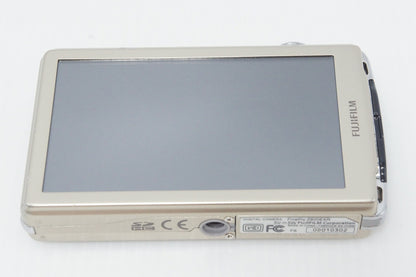 美品 FUJIFILM 富士フイルム FinePix Z800EXR コンパクトデジタルカメラ ゴールド ケース付 260918ac