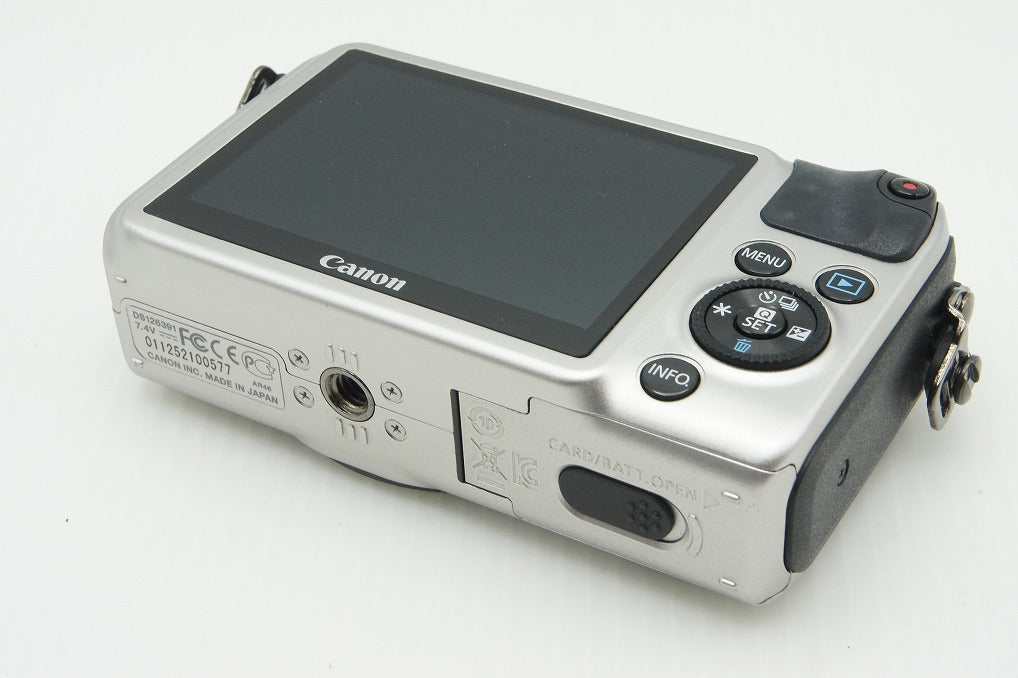 美品 Canon EOS M + EF-M 18-55mm IS STM レンズキット ミラーレス一眼カメラ シルバー スピードライト90EX付 260304a