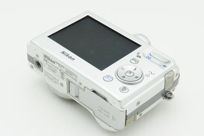 美品 Nikon ニコン COOLPIX P1 コンパクトデジタルカメラ プライムシルバー 元箱付 260302ae