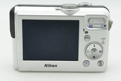 美品 Nikon ニコン COOLPIX P1 コンパクトデジタルカメラ プライムシルバー 元箱付 260302ae
