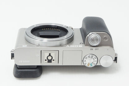 美品 SONY ソニー α6000 ボディ ILCE-6000 ミラーレス一眼カメラ シルバー 260529f