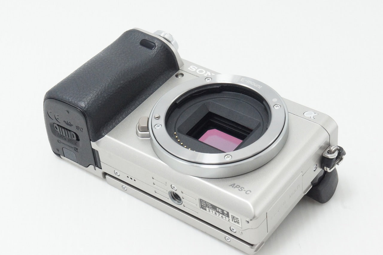 美品 SONY ソニー α6000 ボディ ILCE-6000 ミラーレス一眼カメラ シルバー 260529f