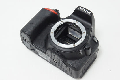 美品 Nikon ニコン D5500 ボディ + AF-S DX 18-55mm VR II レンズキット デジタル一眼レフカメラ ブラック 260609a