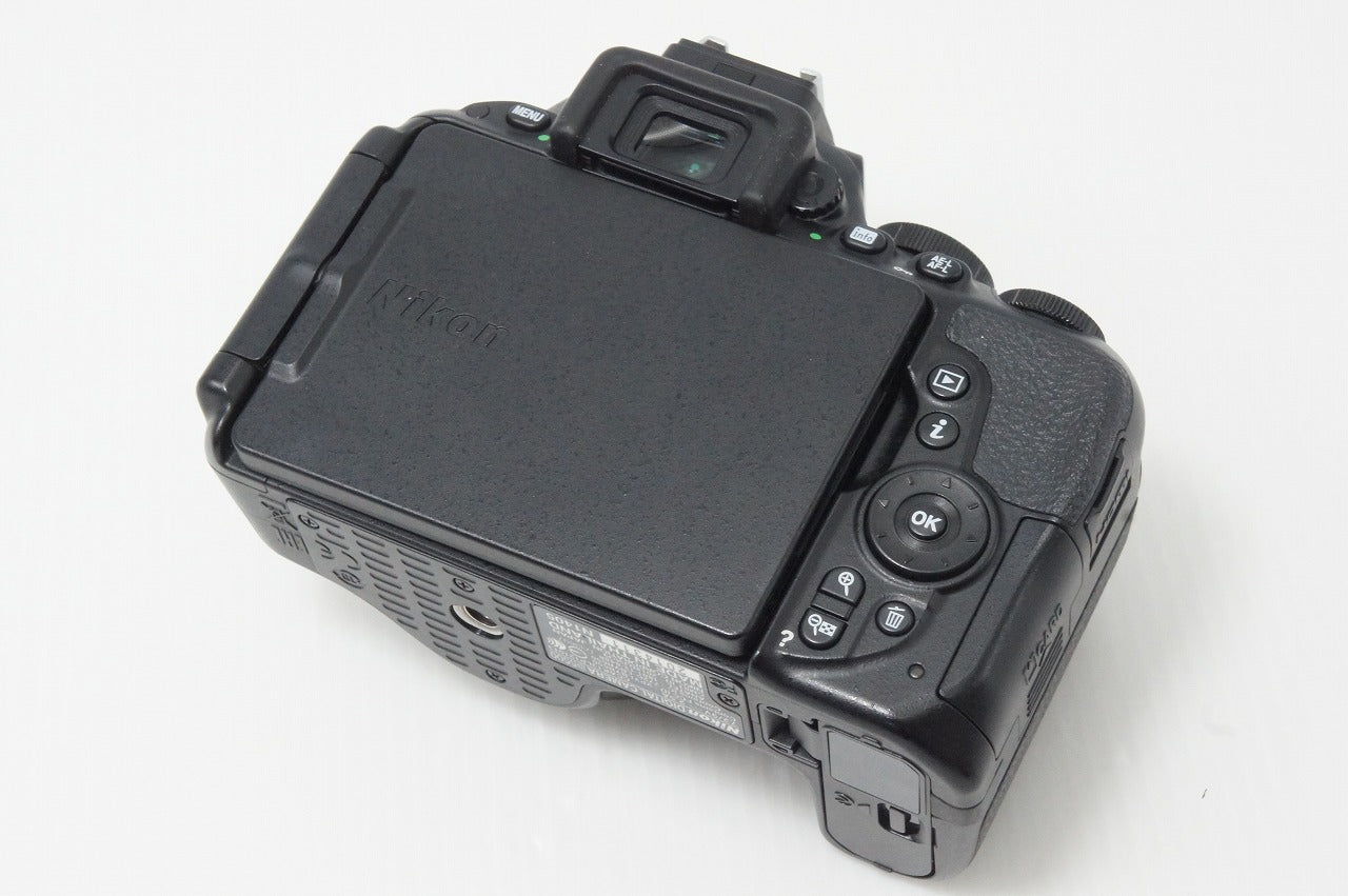 美品 Nikon ニコン D5500 ボディ + AF-S DX 18-55mm VR II レンズキット デジタル一眼レフカメラ ブラック 260609a