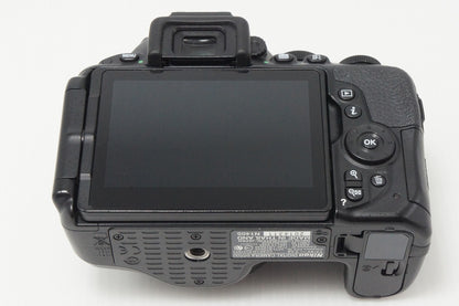 美品 Nikon ニコン D5500 ボディ + AF-S DX 18-55mm VR II レンズキット デジタル一眼レフカメラ ブラック 260609a