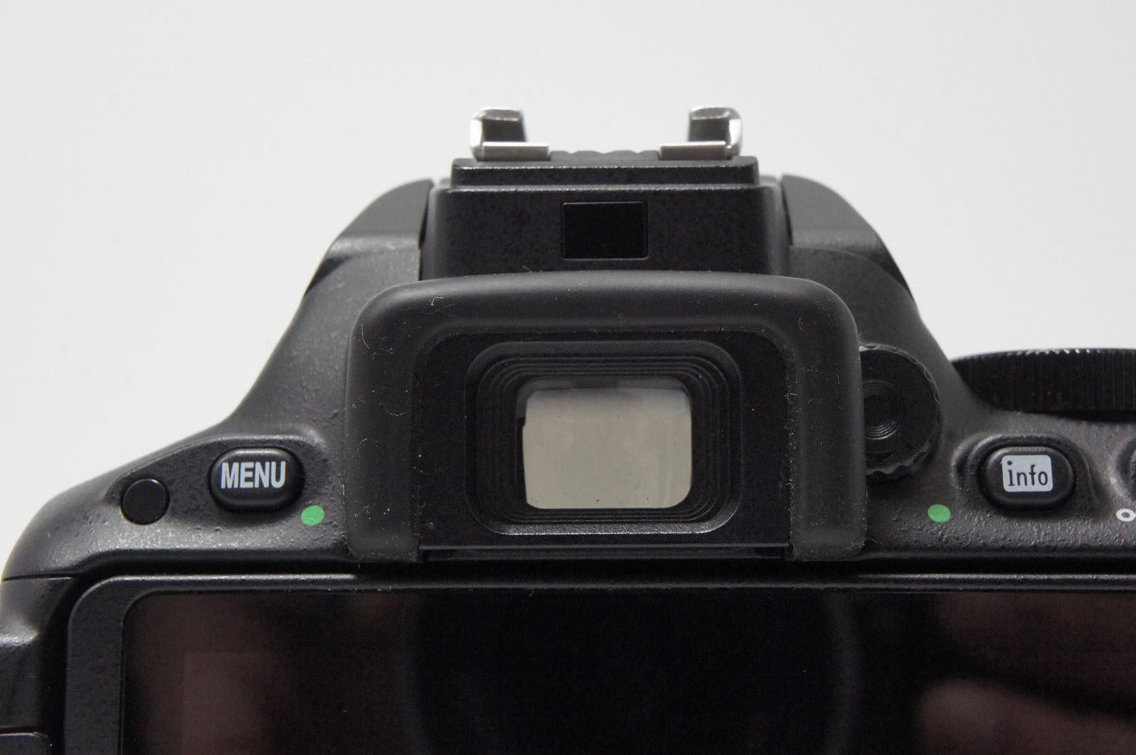 美品 Nikon ニコン D5500 ボディ + AF-S DX 18-55mm VR II レンズキット デジタル一眼レフカメラ ブラック 260609a