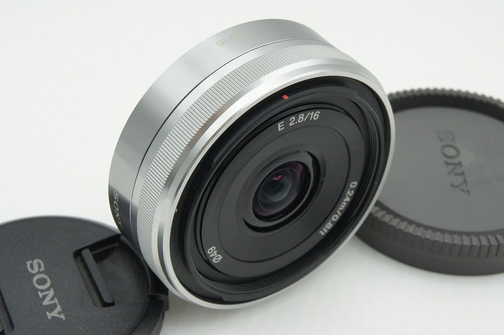 美品 SONY ソニー E 16mm F2.8 SEL16F28 シルバー Ｅマウント APS-C 単焦点レンズ 260305s