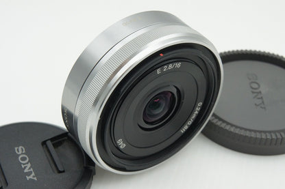 美品 SONY ソニー E 16mm F2.8 SEL16F28 シルバー Ｅマウント APS-C 単焦点レンズ 260305s