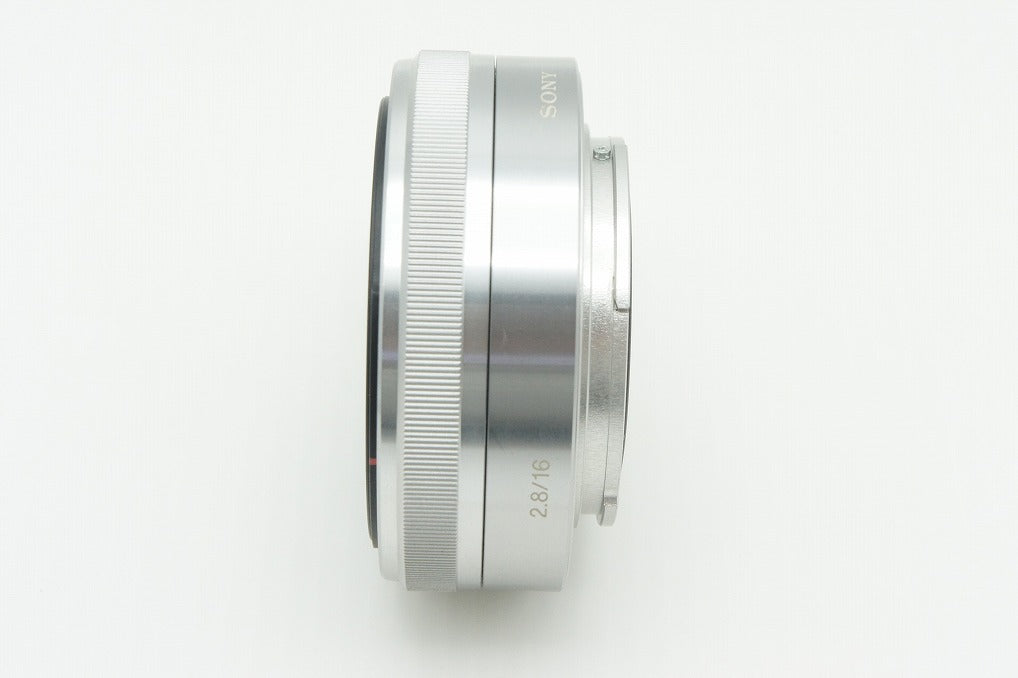 美品 SONY ソニー E 16mm F2.8 SEL16F28 シルバー Ｅマウント APS-C 単焦点レンズ 260305s