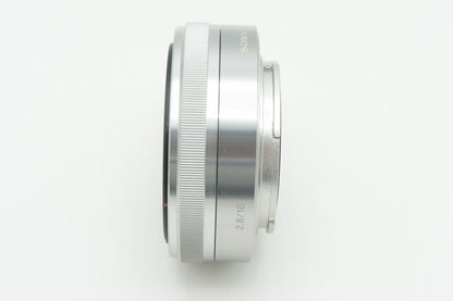 美品 SONY ソニー E 16mm F2.8 SEL16F28 シルバー Ｅマウント APS-C 単焦点レンズ 260305s