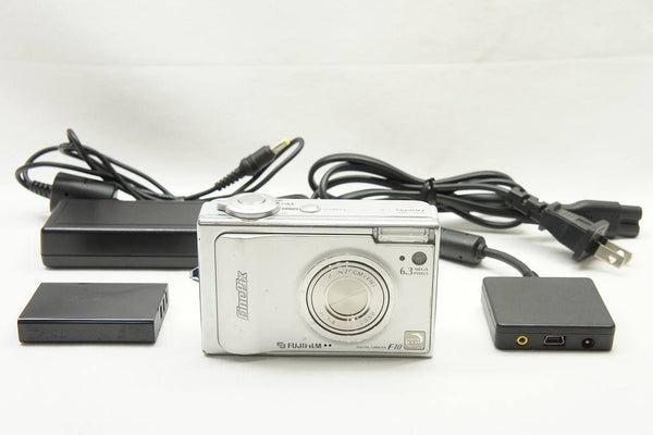 FUJIFILM フジフィルム FinePix F10 コンパクトデジタルカメラ シルバー 240715z