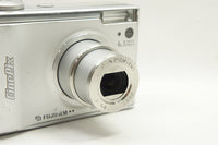 FUJIFILM フジフィルム FinePix F10 コンパクトデジタルカメラ シルバー 240715z