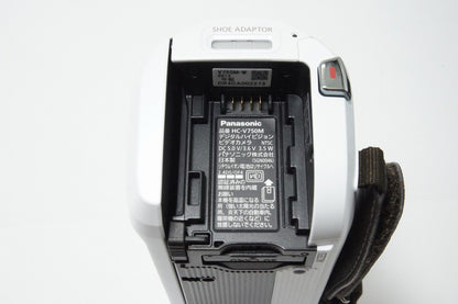 美品 Panasonic パナソニック HC-V750M-W デジタルビデオカメラ ホワイト ケース付 260413v