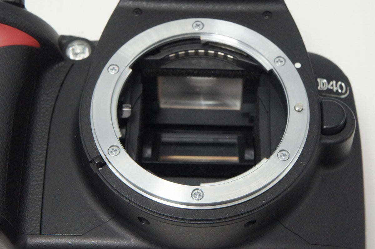 Nikon ニコン D40 + AF-S 18-55mm GII レンズキット デジタル一眼レフカメラ 261002f