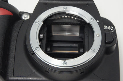 Nikon ニコン D40 + AF-S 18-55mm GII レンズキット デジタル一眼レフカメラ 261002f