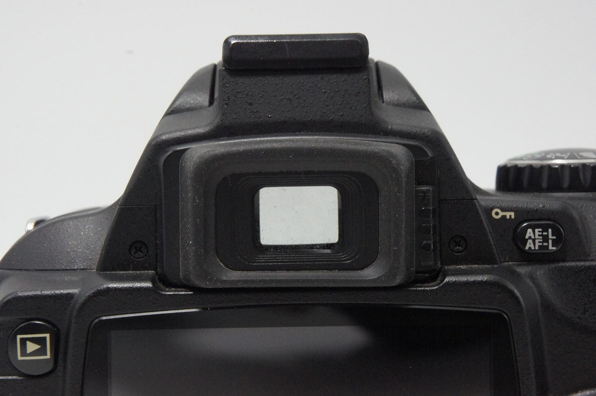 Nikon ニコン D40 + AF-S 18-55mm GII レンズキット デジタル一眼レフカメラ 261002f