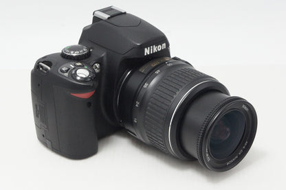 Nikon ニコン D40 + AF-S 18-55mm GII レンズキット デジタル一眼レフカメラ 261002f