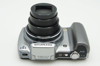 美品 OLYMPUS オリンパス SZ-10 コンパクトデジタルカメラ シルバー 260309h