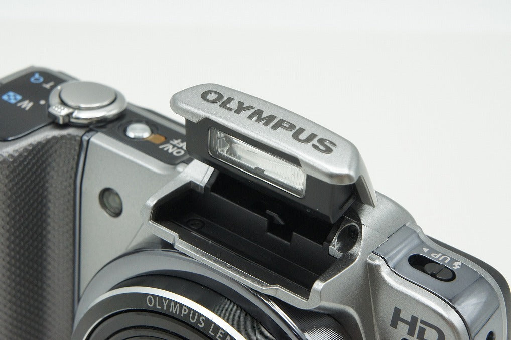 美品 OLYMPUS オリンパス SZ-10 コンパクトデジタルカメラ シルバー 260309h