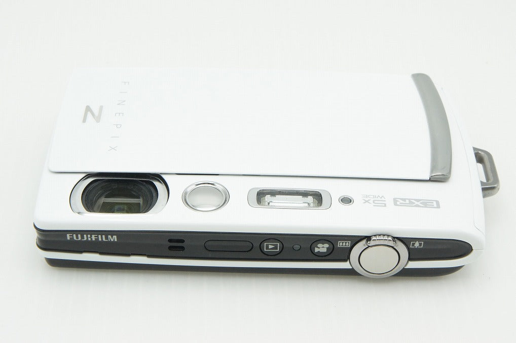 Excellent condition FUJIFILM FinePix Z1000EXR Compact Digital Camera White With original box 260309c
